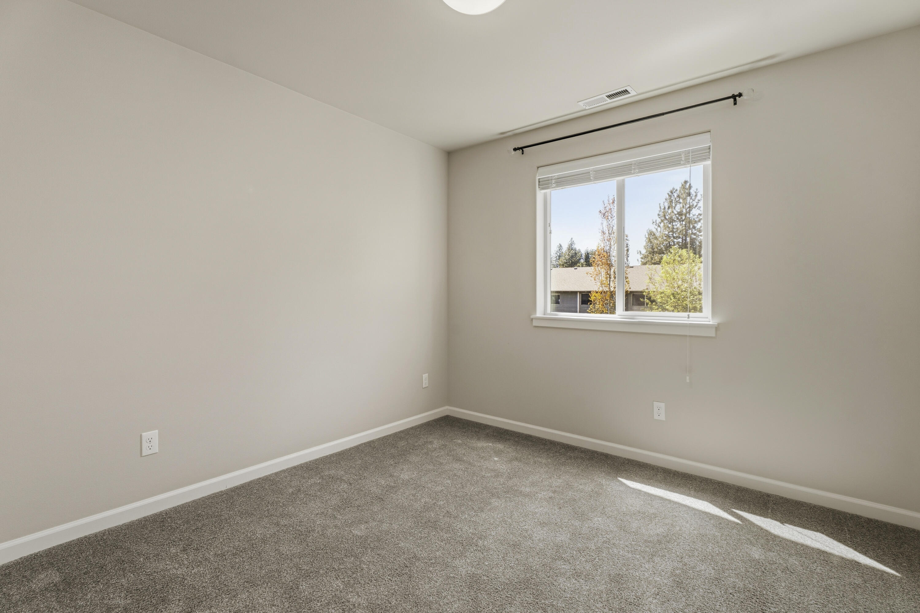 20431 Cider Court Bend, OR 97702 - Photo 31 of 43 27-Bedroom