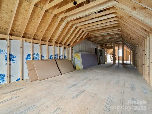 a view of entryway with backyard