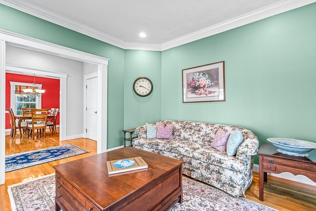 54 Upland Road Waltham, MA 02451 - Photo 4 of 31 Gallery Image 4