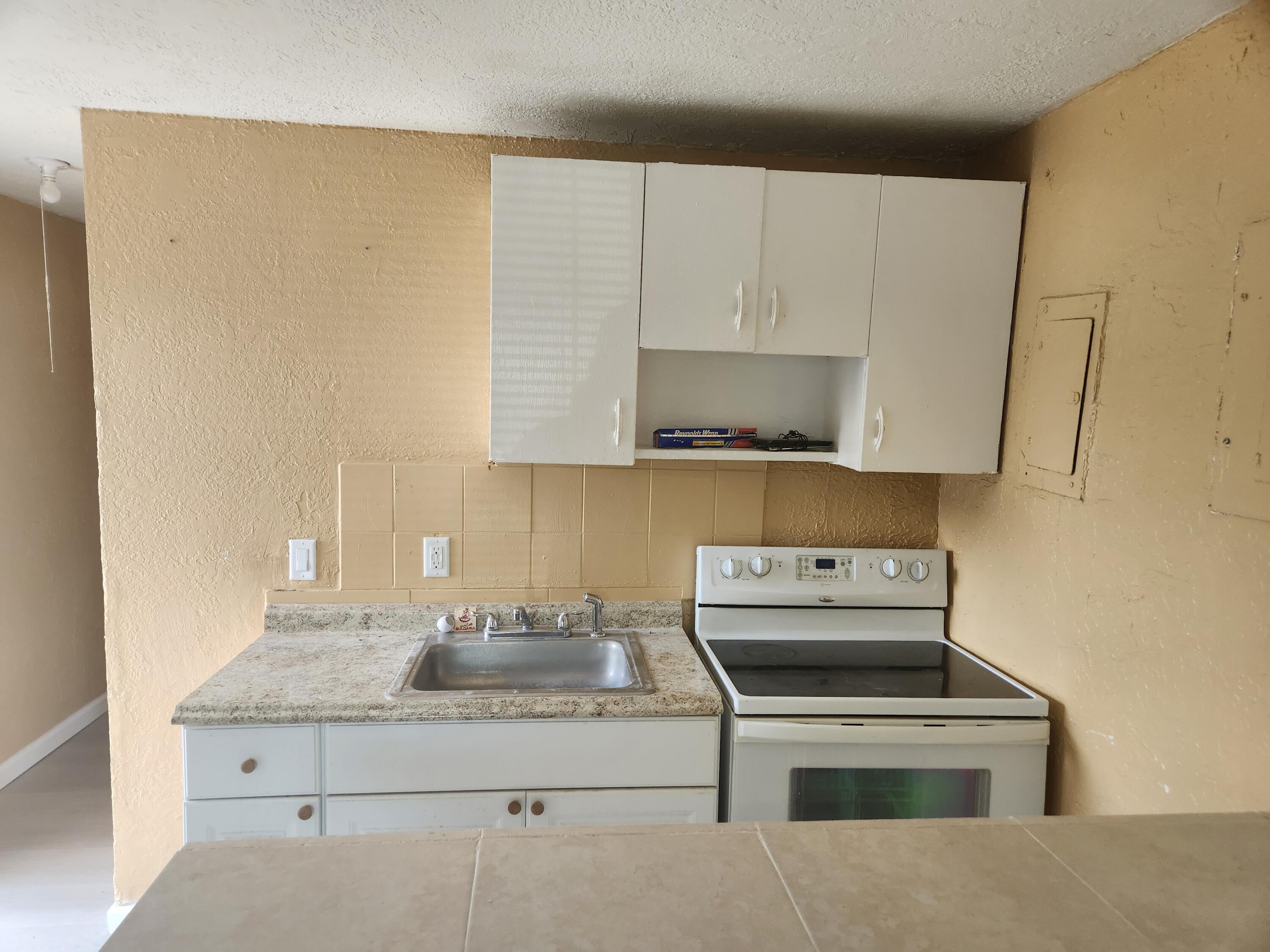 134 West 24th Street, Unit 3 Riviera Beach, FL 33404 - Photo 2 of 12 Kitchen