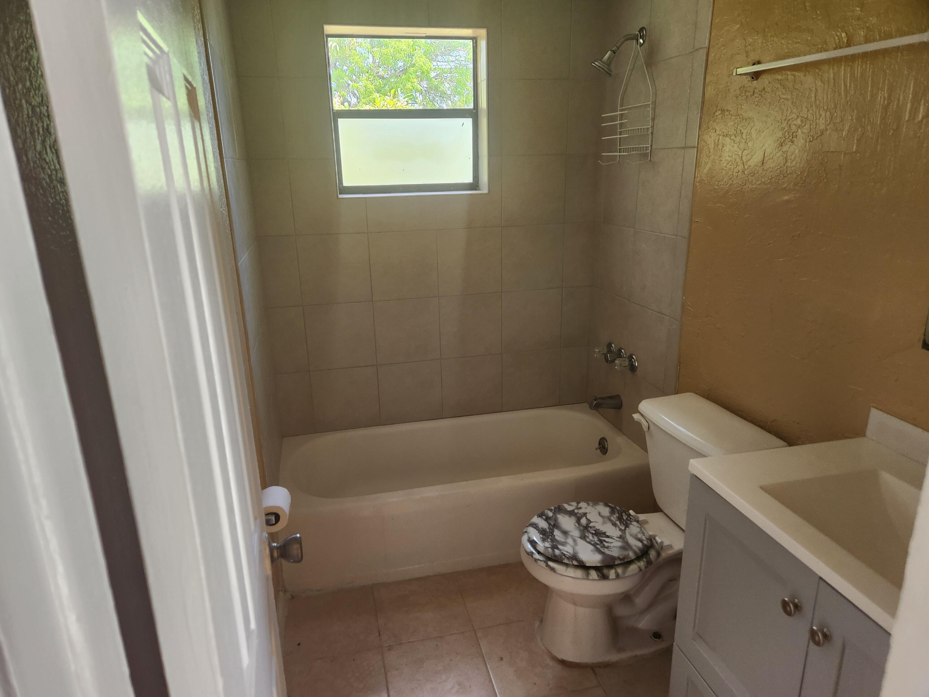 134 West 24th Street, Unit 3 Riviera Beach, FL 33404 - Photo 3 of 12 Bathroom