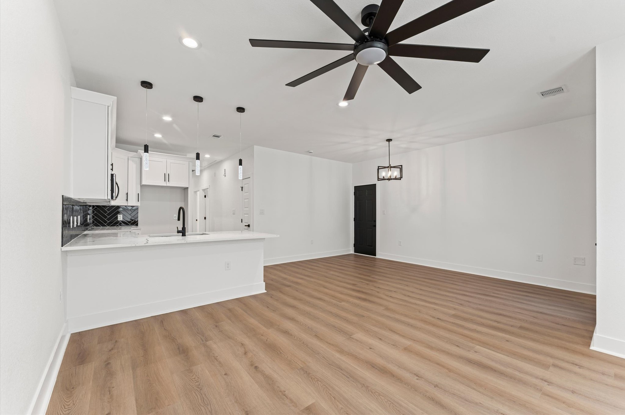 9208 Caddo Road Houston, TX 77078 - Photo 8 of 33 Representative photo of similar home by the builder. Virtually enhanced to reflect features.