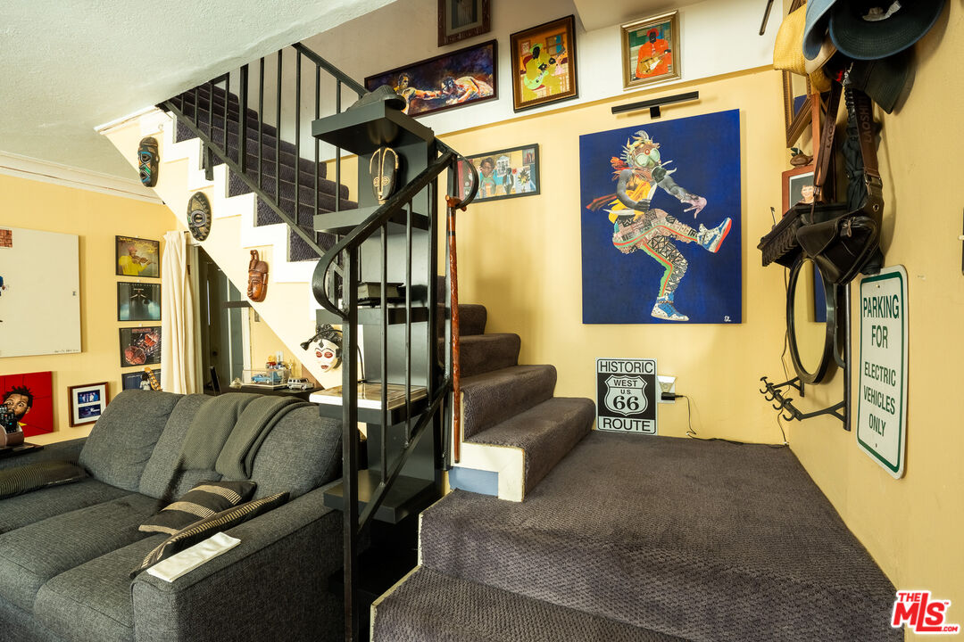 2045 Claudina Avenue Los Angeles, CA 90016 - Photo 11 of 33 a view of entryway and livingroom