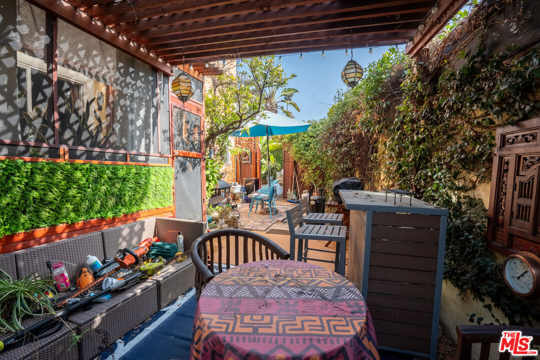 2045 Claudina Avenue Los Angeles, CA 90016 - Photo 18 of 33 a view of a chairs and table in the patio