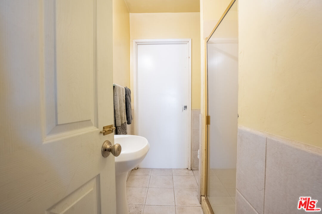 2045 Claudina Avenue Los Angeles, CA 90016 - Photo 20 of 33 a bathroom with a sink and toilet