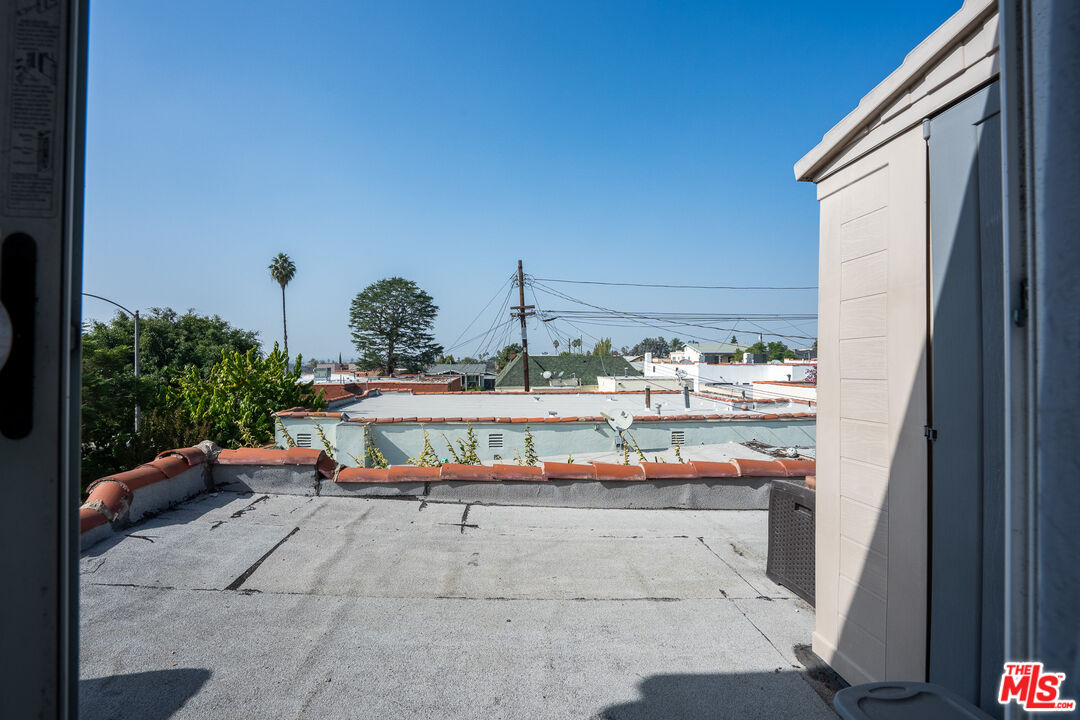 2045 Claudina Avenue Los Angeles, CA 90016 - Photo 30 of 33 a view of balcony with furniture