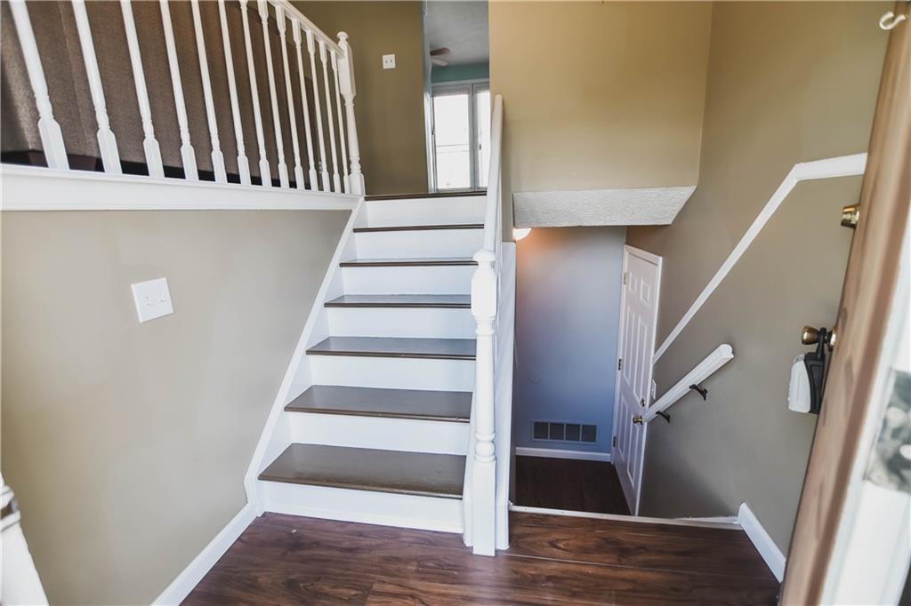 8355 Castle Ridge Lane Indianapolis, IN 46256 - Photo 3 of 31 Gallery Image 3