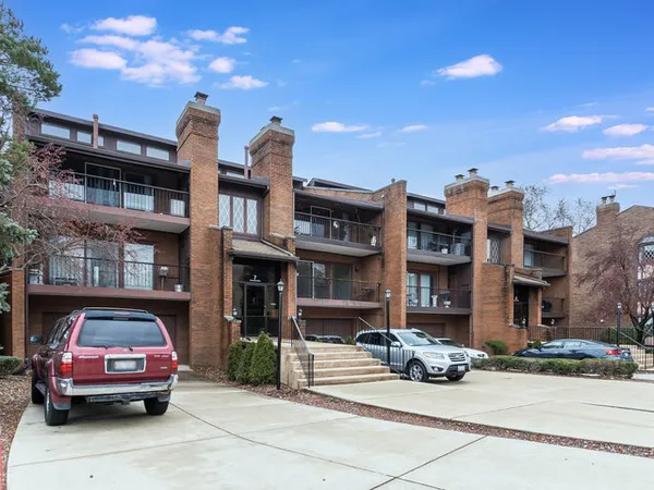 $2,100 | 7 Cinnamon Creek Drive, Unit 2S, Palos Hills, IL 60465