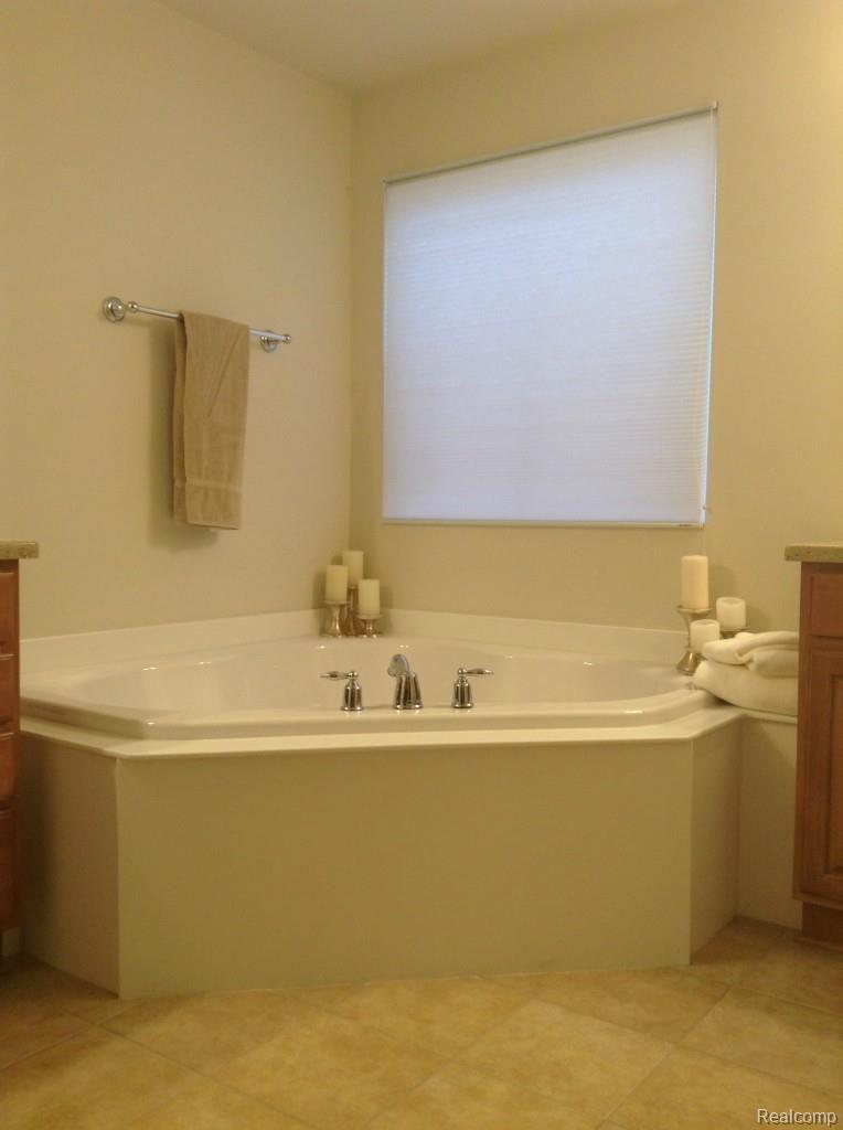 49973 Gracechurch Road Macomb, MI 48044 - Photo 16 of 18 image4.jpg