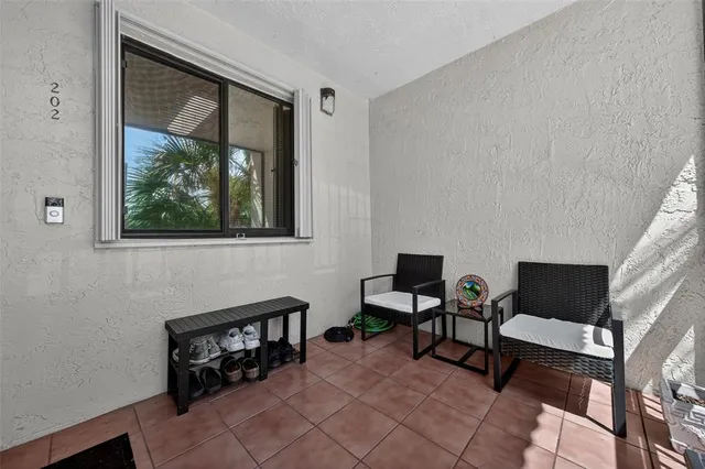 $300,000 | 412 Lakeview Drive, Unit 202, Weston, FL 33326