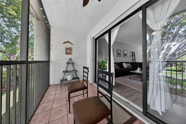 $300,000 | 412 Lakeview Drive, Unit 202, Weston, FL 33326