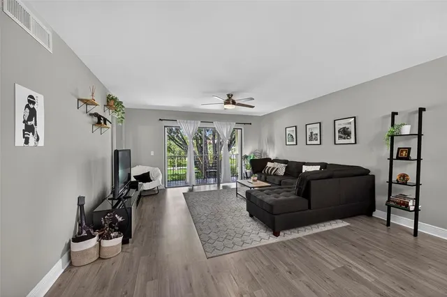 $300,000 | 412 Lakeview Drive, Unit 202, Weston, FL 33326