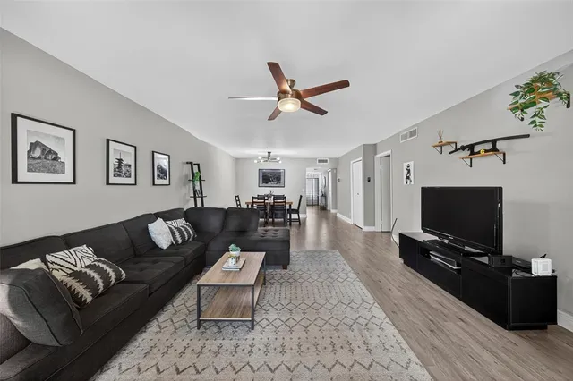 $300,000 | 412 Lakeview Drive, Unit 202, Weston, FL 33326