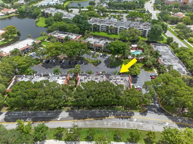 $300,000 | 412 Lakeview Drive, Unit 202, Weston, FL 33326