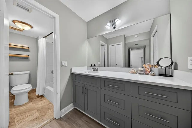 $300,000 | 412 Lakeview Drive, Unit 202, Weston, FL 33326