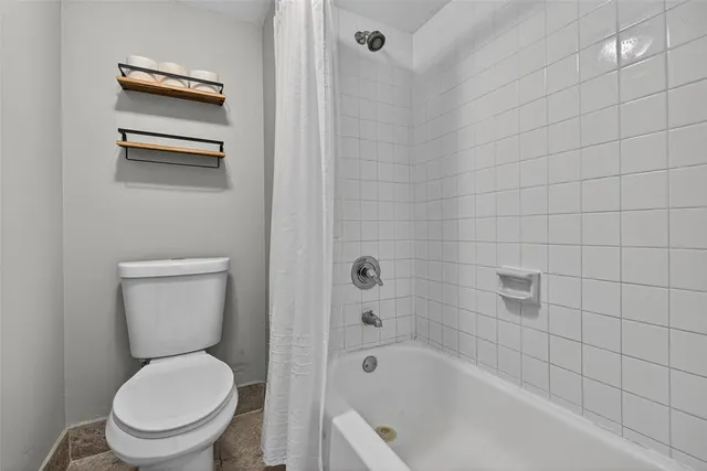 $300,000 | 412 Lakeview Drive, Unit 202, Weston, FL 33326