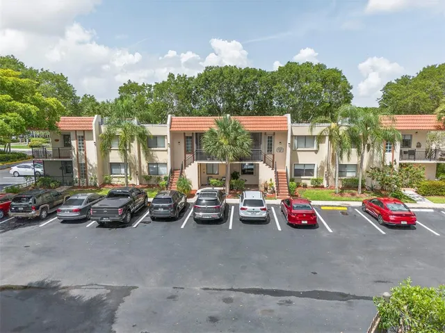 $300,000 | 412 Lakeview Drive, Unit 202, Weston, FL 33326