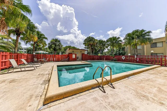 $300,000 | 412 Lakeview Drive, Unit 202, Weston, FL 33326
