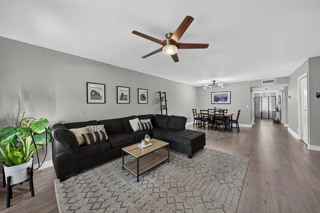 $300,000 | 412 Lakeview Drive, Unit 202, Weston, FL 33326