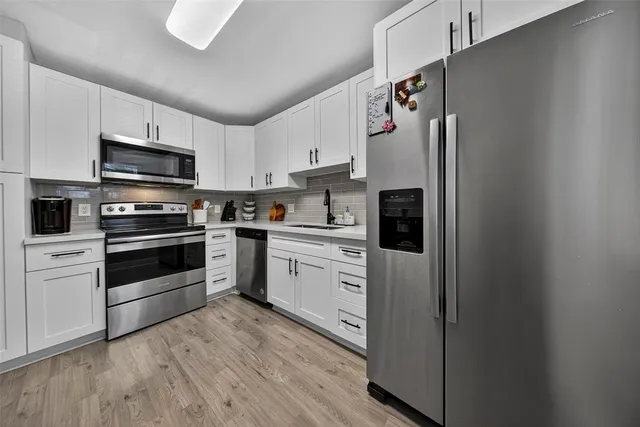 $300,000 | 412 Lakeview Drive, Unit 202, Weston, FL 33326