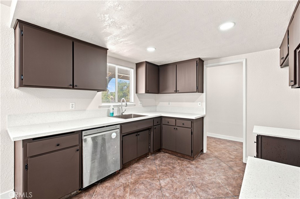 21021 Geronimo Road Apple Valley, CA 92308 - Photo 12 of 37
