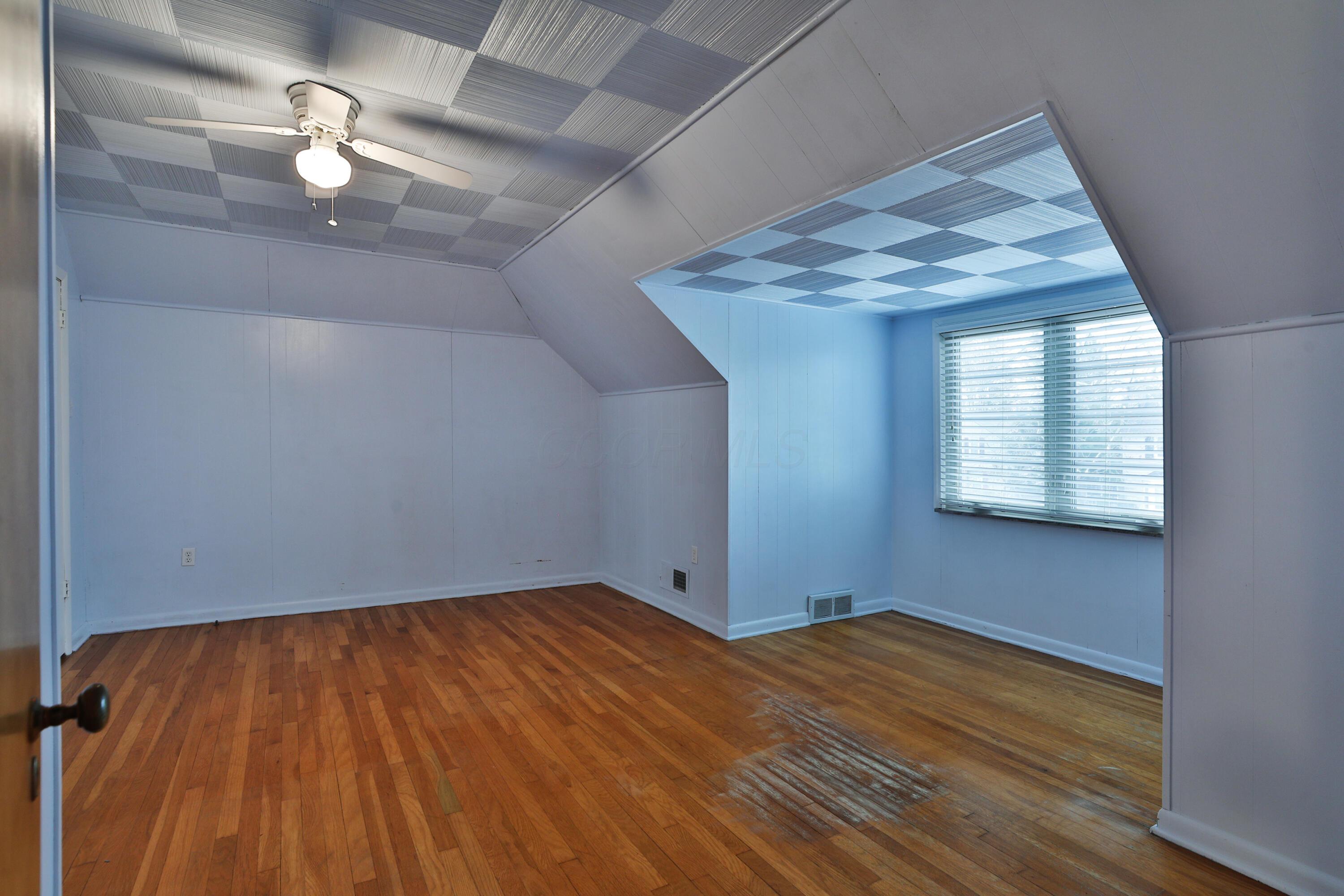 2620 Wellesley Road Columbus, OH 43209 - Photo 15 of 32 Upstairs Bedroom