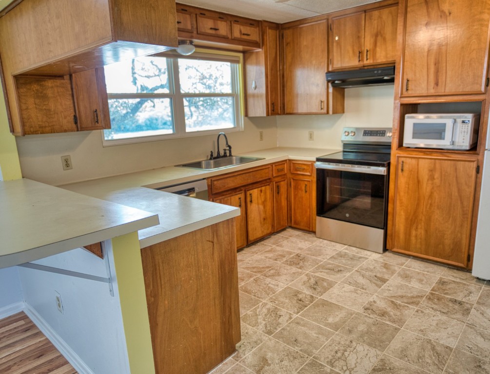 4641 Rio Drive Brazoria, TX 77422 - Photo 11 of 33 a kitchen with stainless steel appliances granite countertop a sink stove and refrigerator