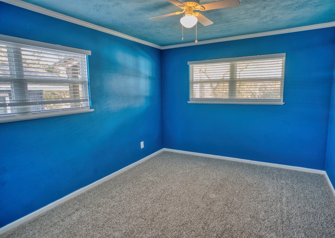 4641 Rio Drive Brazoria, TX 77422 - Photo 20 of 33 an empty room with a window