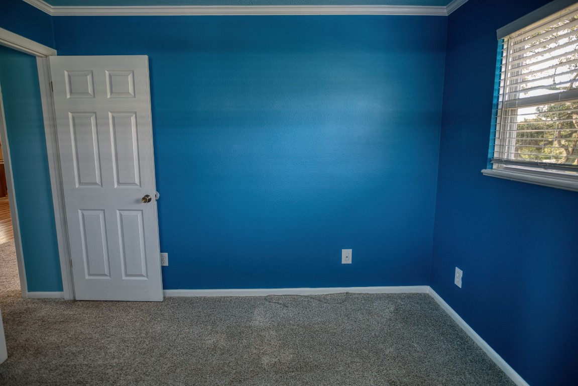 4641 Rio Drive Brazoria, TX 77422 - Photo 24 of 33 an empty room with windows