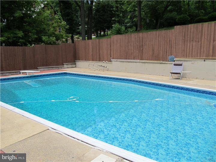 1716 Holly Road Reading, PA 19602 - Photo 10 of 24