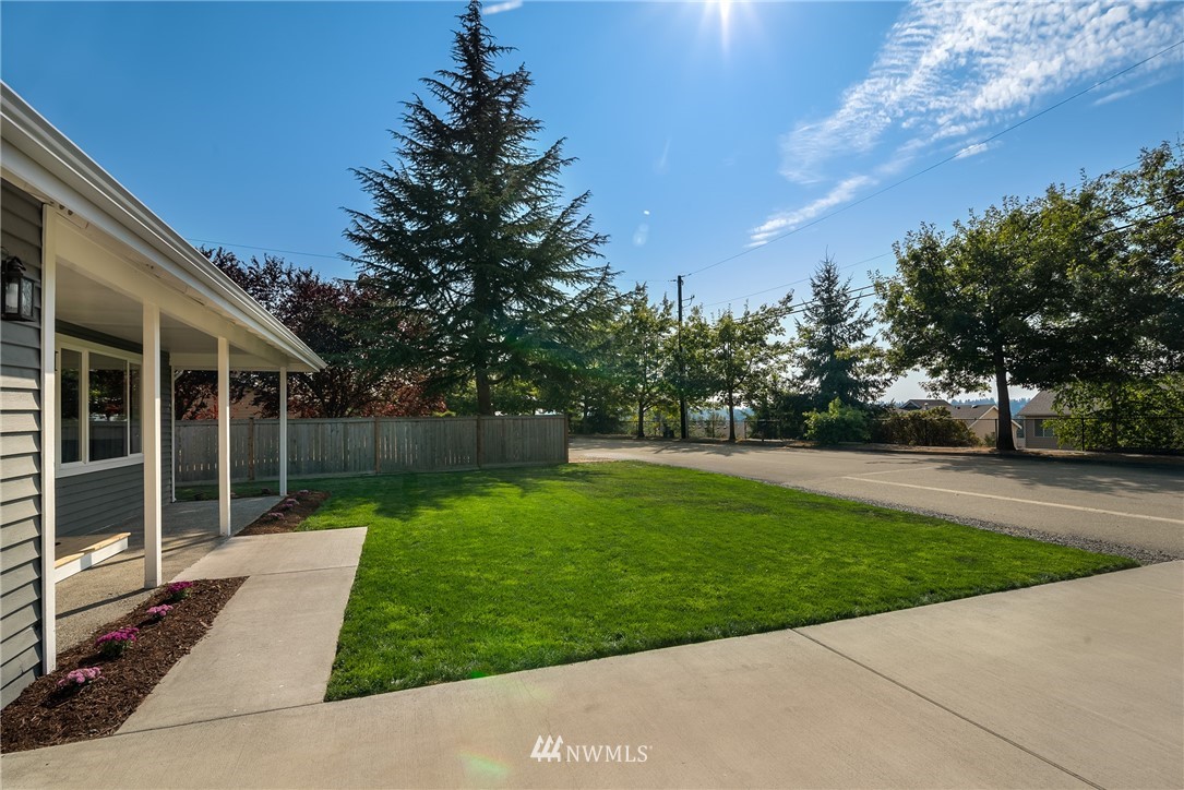 20925 Elberta Road Lynnwood, WA 98036 - Photo 3 of 25 Gallery Image 3