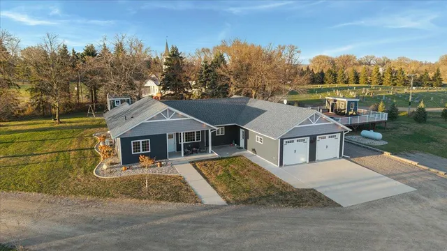 $735,000 | 4010 40th Avenue Southwest, Montevideo, MN 56265