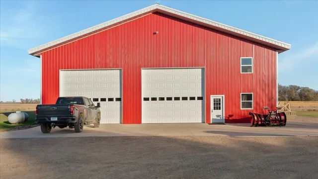 $735,000 | 4010 40th Avenue Southwest, Montevideo, MN 56265