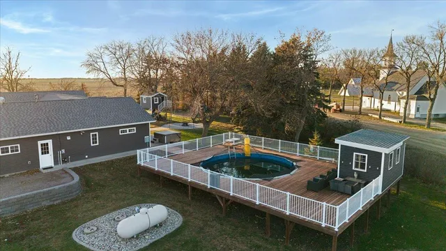 $735,000 | 4010 40th Avenue Southwest, Montevideo, MN 56265