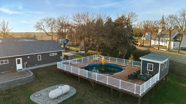 $735,000 | 4010 40th Avenue Southwest, Montevideo, MN 56265