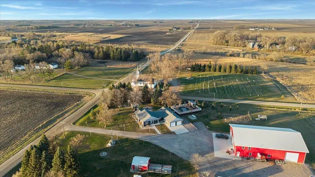 $735,000 | 4010 40th Avenue Southwest, Montevideo, MN 56265