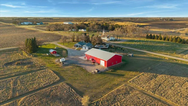 $735,000 | 4010 40th Avenue Southwest, Montevideo, MN 56265