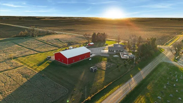 $735,000 | 4010 40th Avenue Southwest, Montevideo, MN 56265