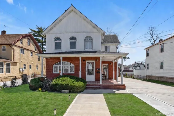 $899,000 | 38 5th Street, Valley Stream, NY 11581