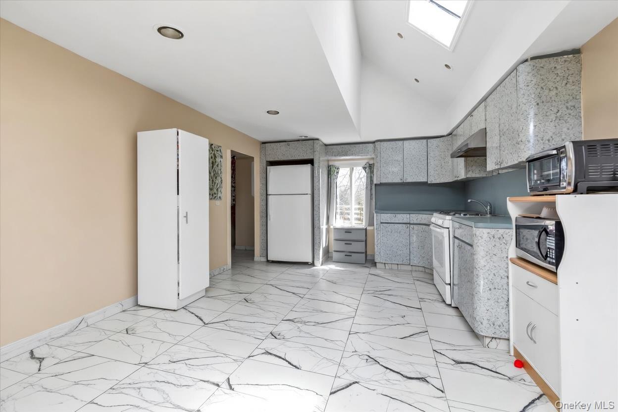 38 5th Street Valley Stream, NY 11581 - Photo 5 of 18