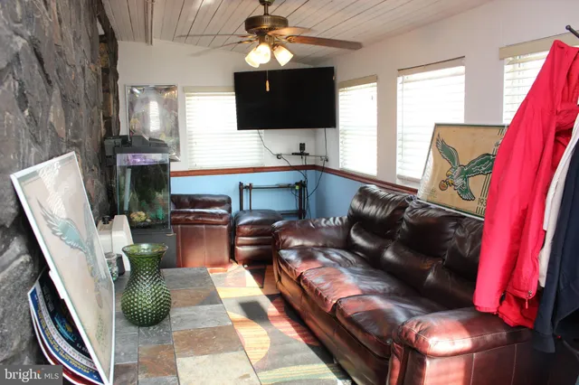 $275,990 | 739 Westwood Lane, Aldan, PA 19018