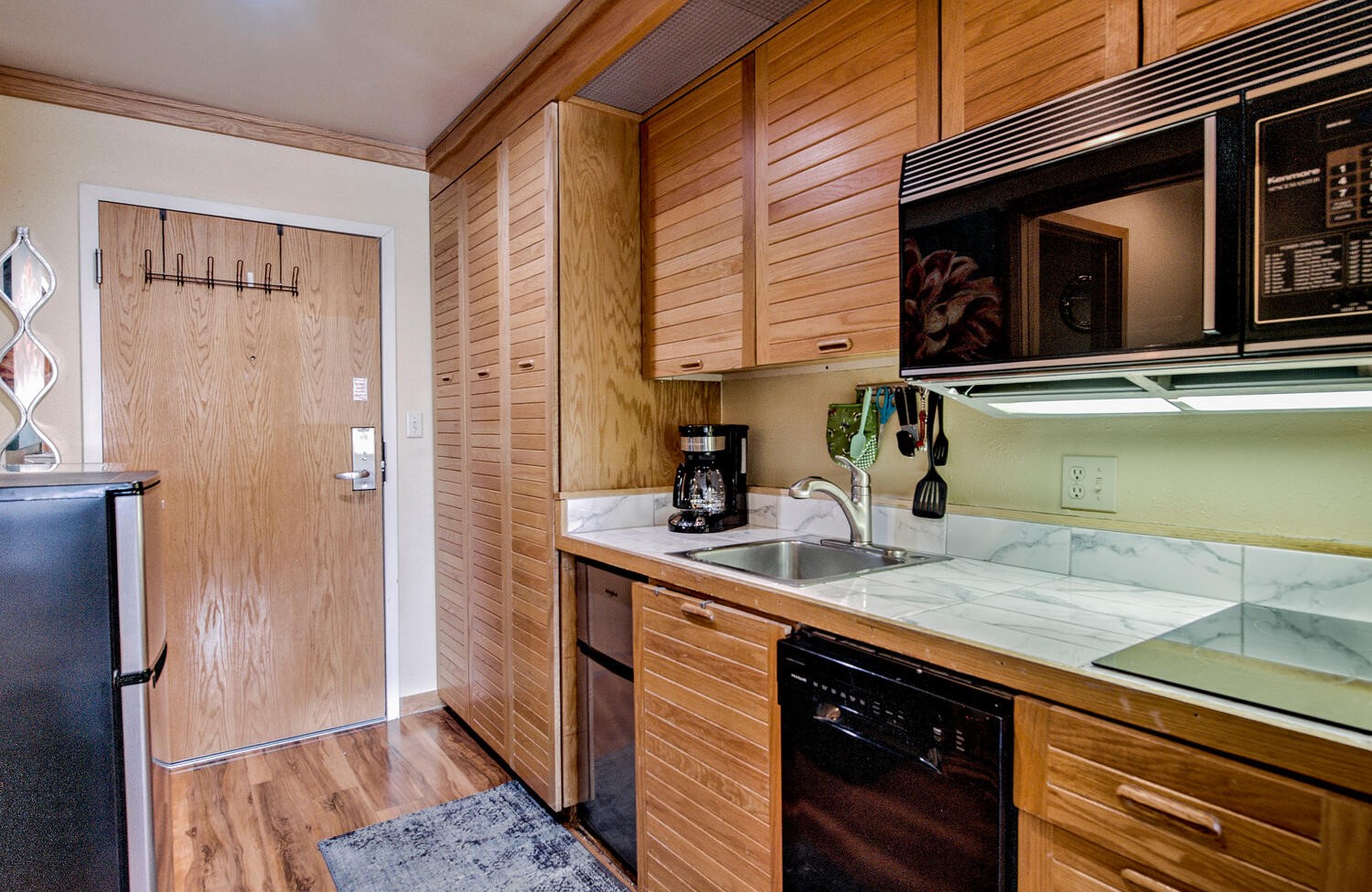 1211 West Keystone Road, Unit 2757 Keystone, CO 80435 - Photo 11 of 46 a kitchen with a sink and an oven