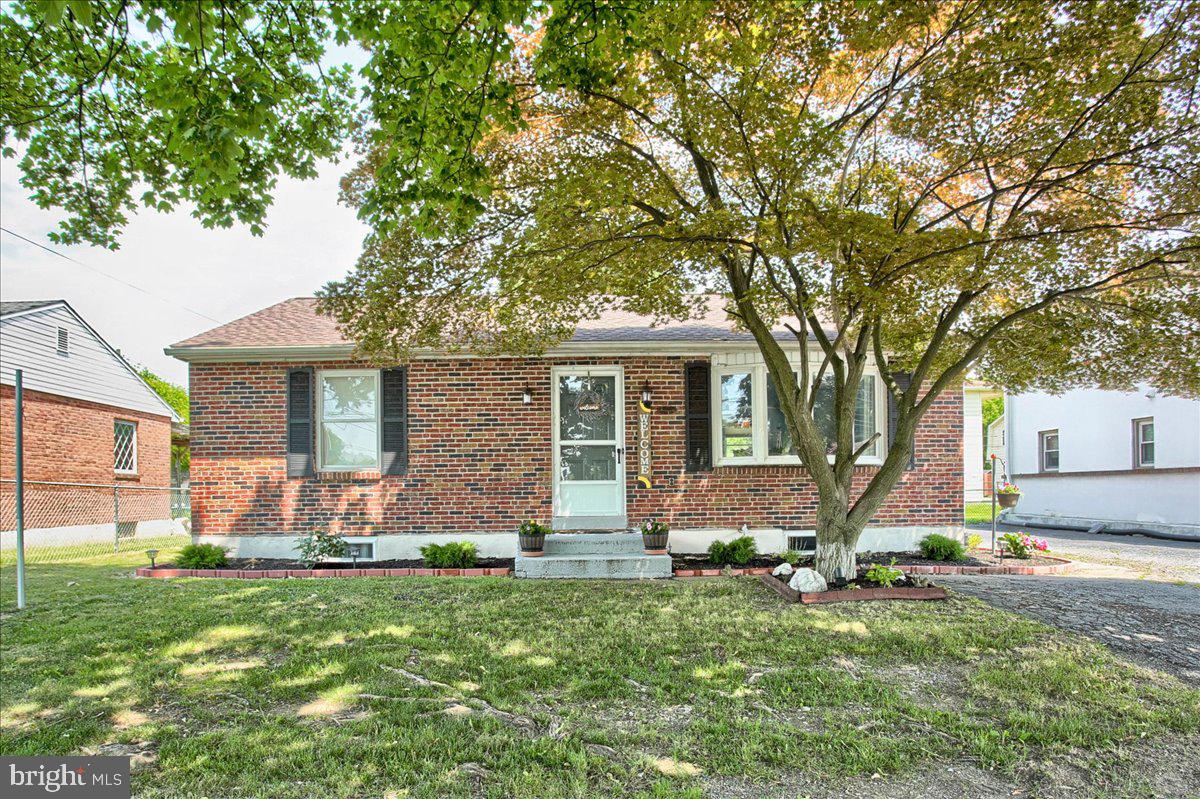 315 Colonial Road Harrisburg, PA 17109 - Photo 1 of 32 Gallery Image 1