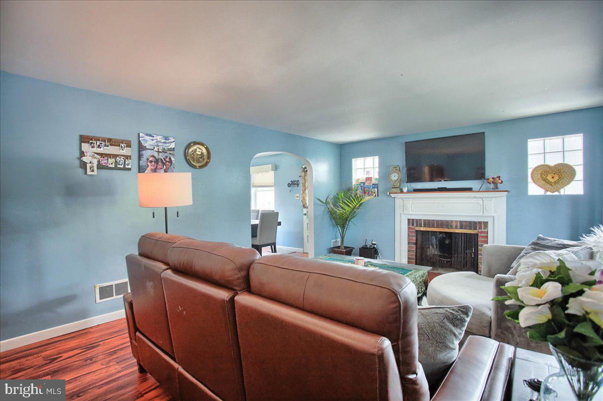 315 Colonial Road Harrisburg, PA 17109 - Photo 2 of 32 Gallery Image 2