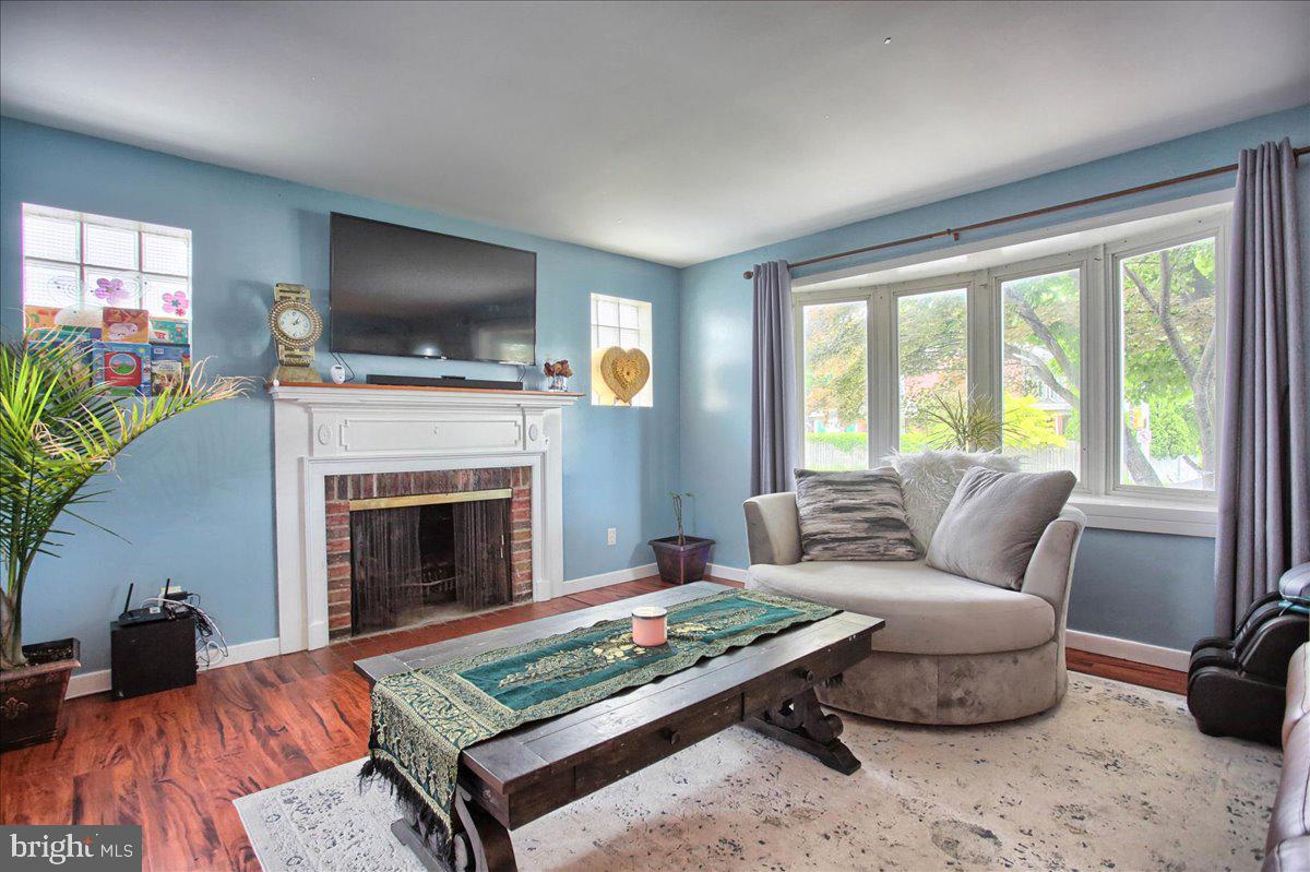 315 Colonial Road Harrisburg, PA 17109 - Photo 3 of 32 Gallery Image 3
