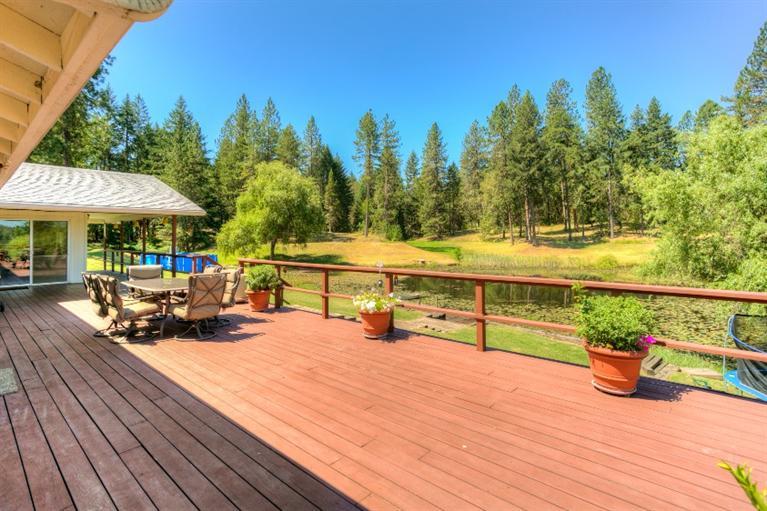 1600 Rounds Avenue Grants Pass, OR 97527 - Photo 4 of 35 an outdoor space with seating