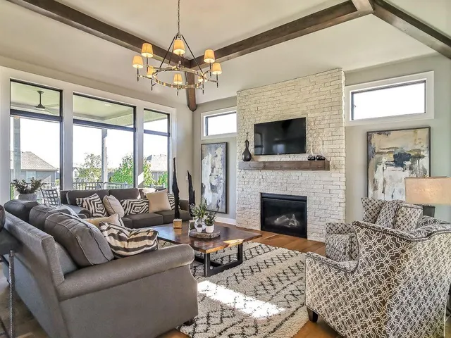 $1,282,900 | 2908 Northeast 102nd Street, Kansas City, MO 64155