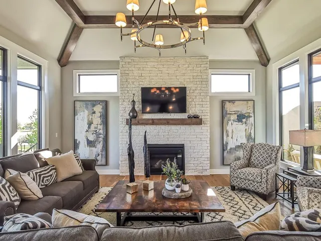 $1,282,900 | 2908 Northeast 102nd Street, Kansas City, MO 64155