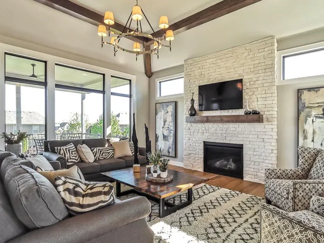 $1,282,900 | 2908 Northeast 102nd Street, Kansas City, MO 64155