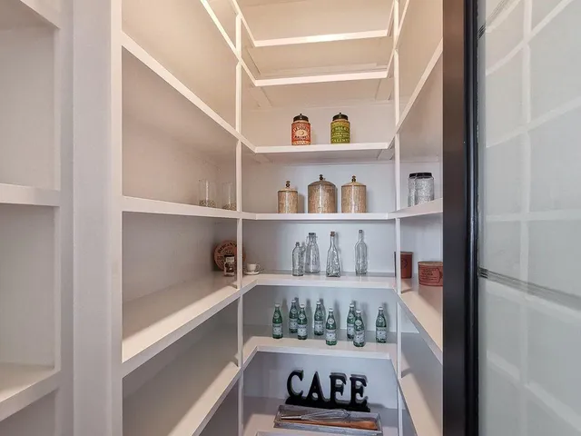 $1,282,900 | 2908 Northeast 102nd Street, Kansas City, MO 64155